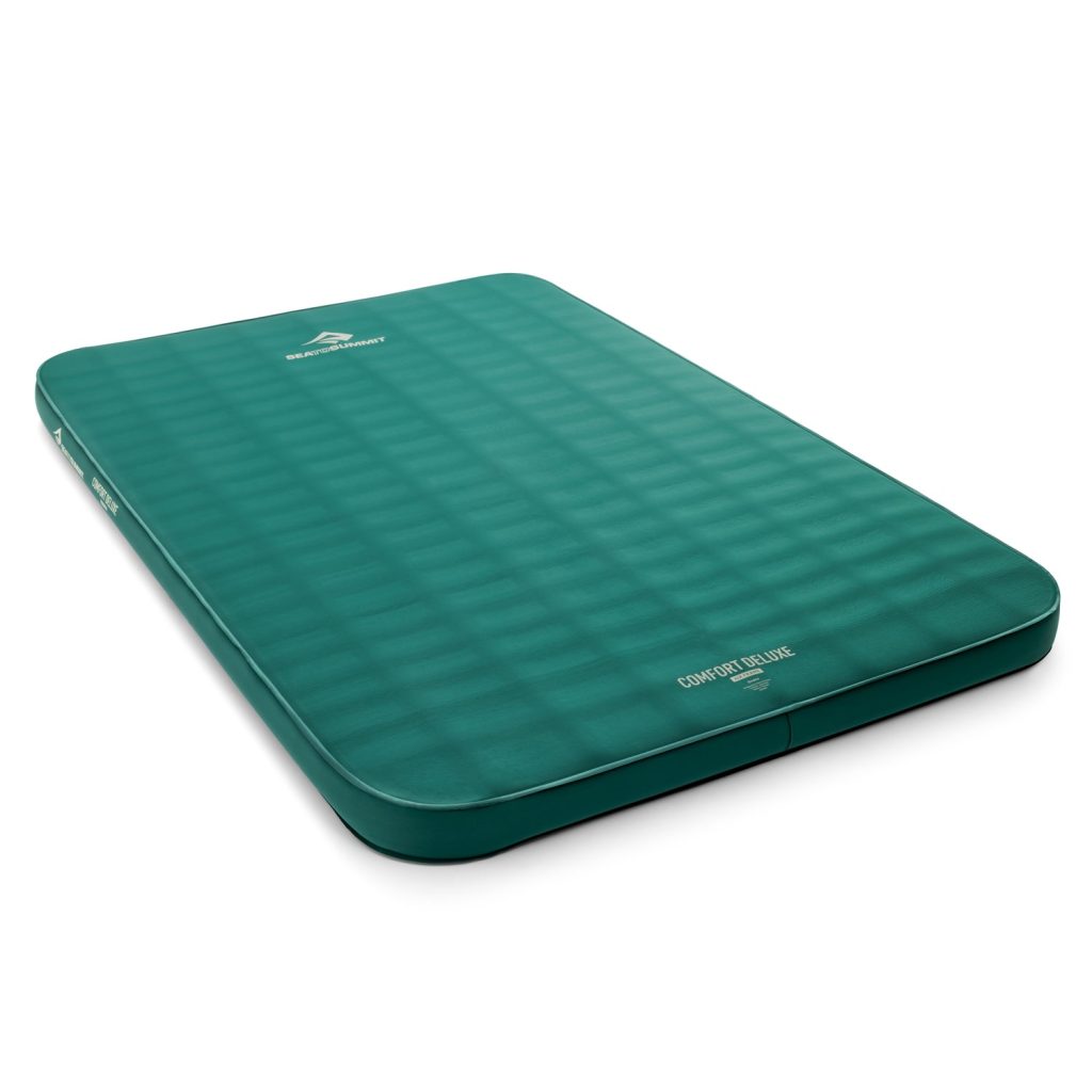 Sea to Summit Comfort Deluxe SI Double visto di tre quarti, spessore 10 cm