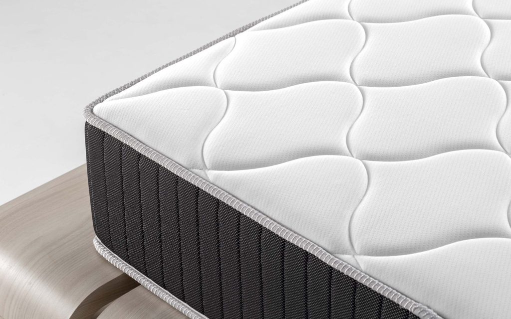 Mondo Convenienza Basic Sleep, angolo con fascia laterale scura