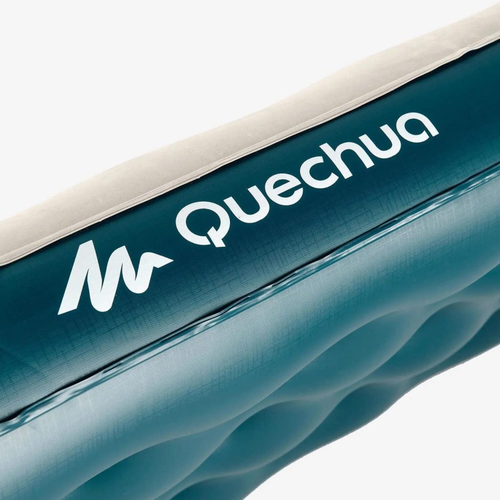 Quechua Air Basic 70, dettaglio del logo Quechua sul fianco