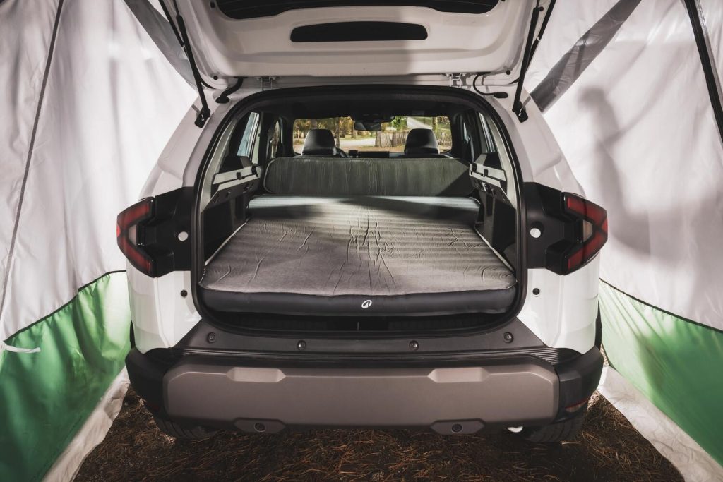 Quechua Ultim Comfort Car steso nel bagagliaio di un SUV