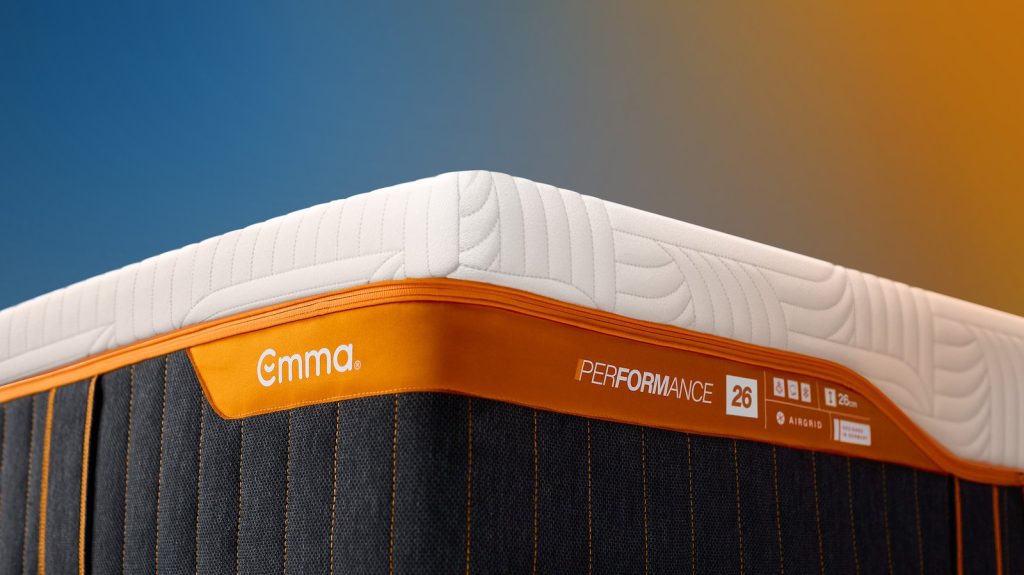 Materasso Emma Performance 26, dettaglio del bordo arancione con logo