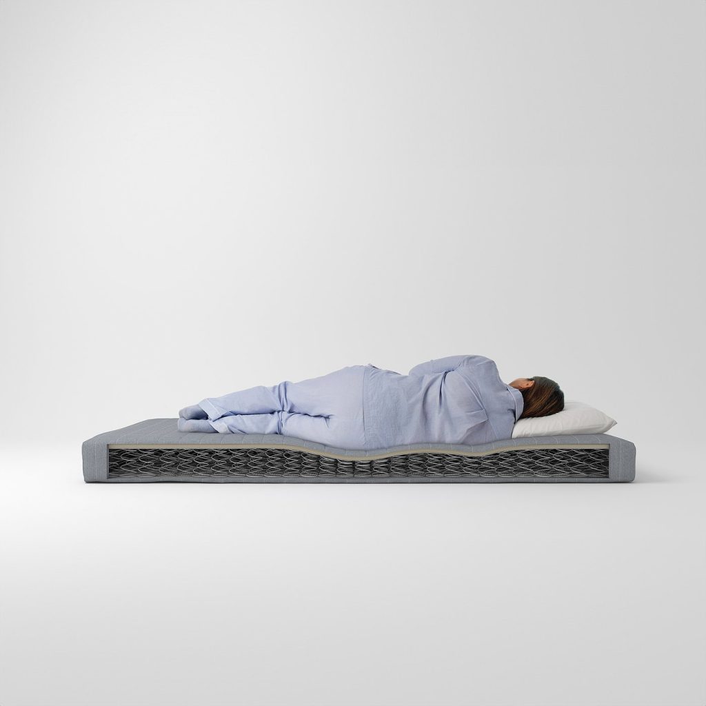 IKEA Vadsö con una persona che dorme sopra