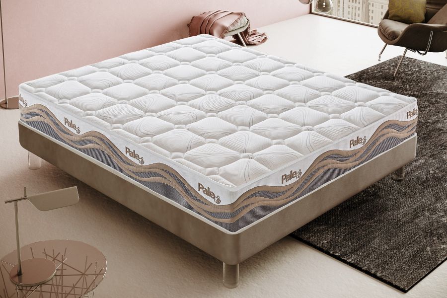 Materassi e Doghe Pale Hybrid su una base letto in camera da letto