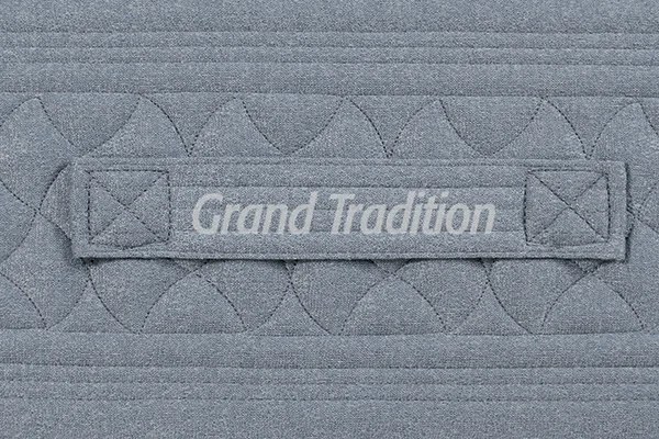 Simmons Grand Tradition Dynamic, maniglia ricamata con il nome del modello