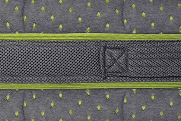 Simmons Nostress Memored, fascia perimetrale con logo e maniglia