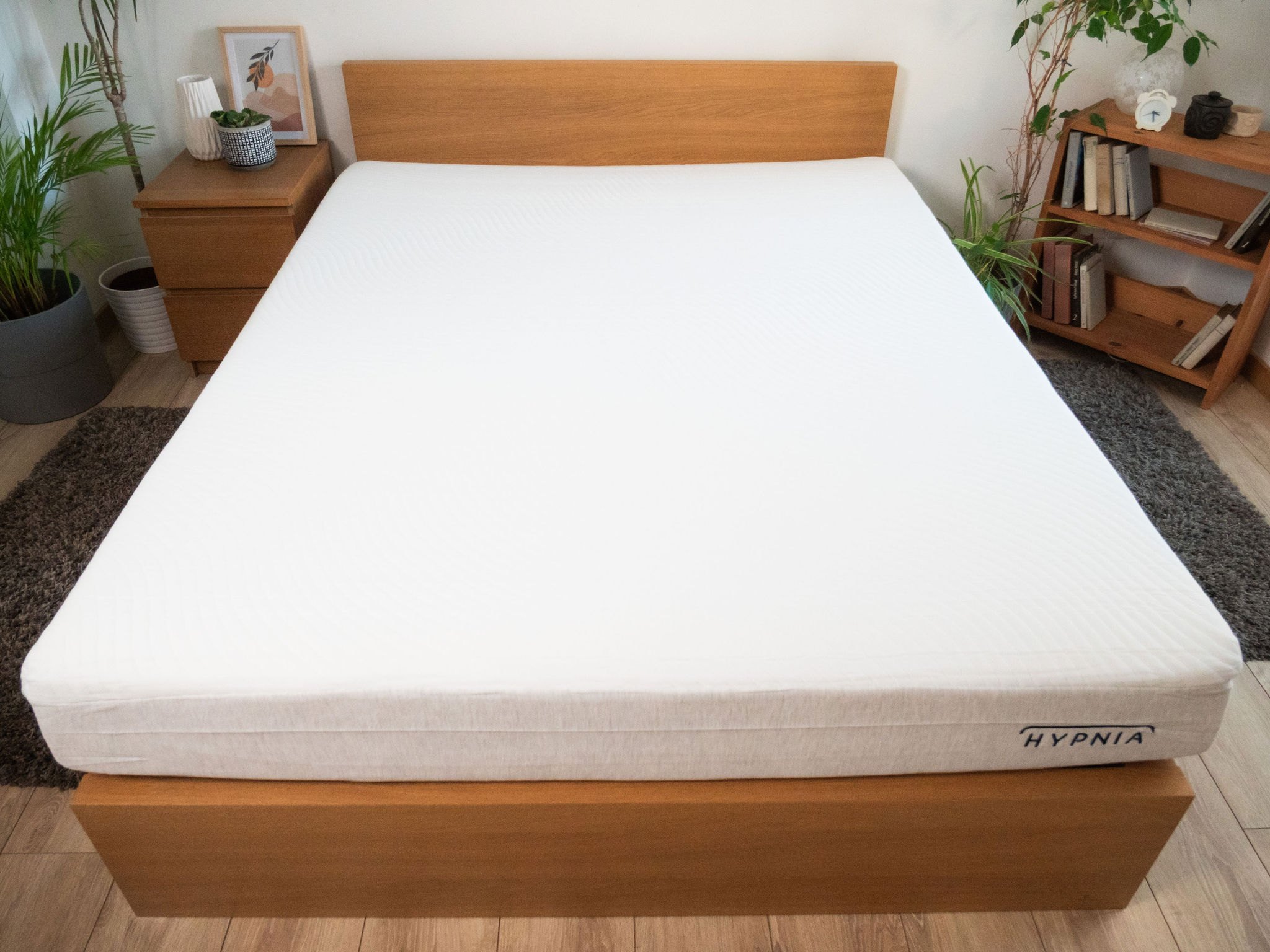 Slome Ibrido Originale su un letto in legno nella camera della nostra prova