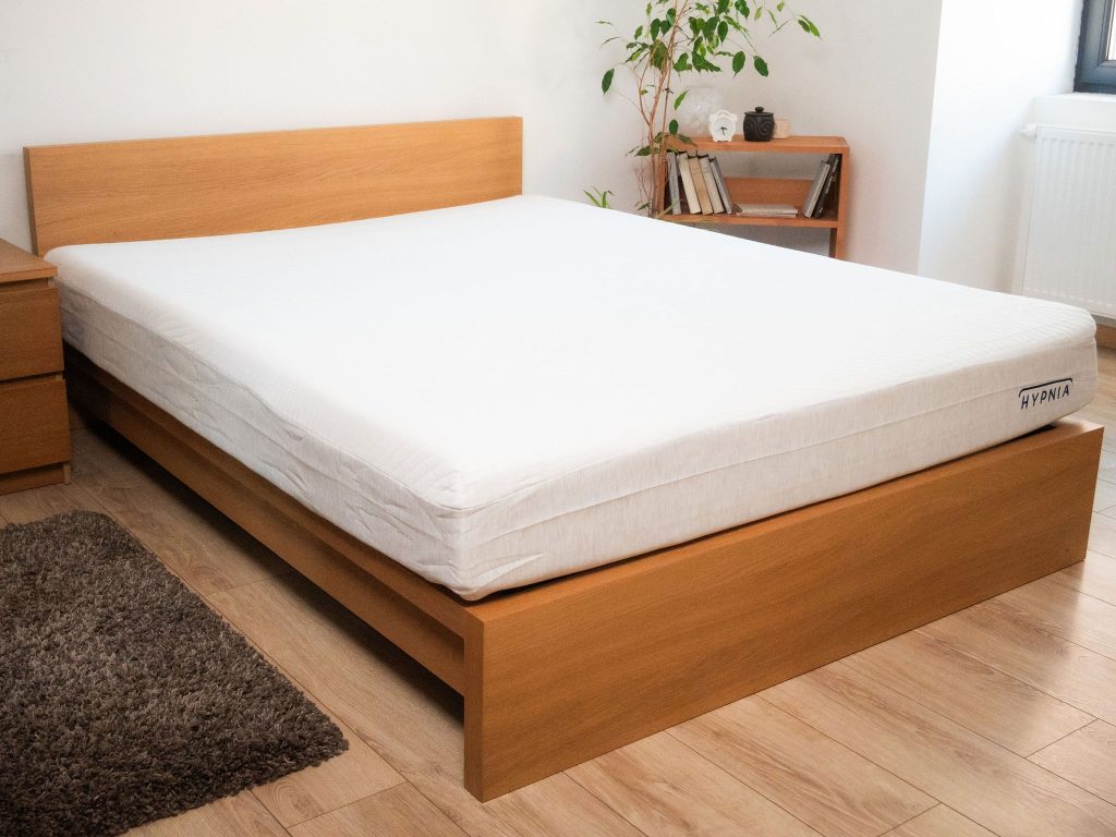 Slome Ibrido Originale visto di lato sul letto della prova