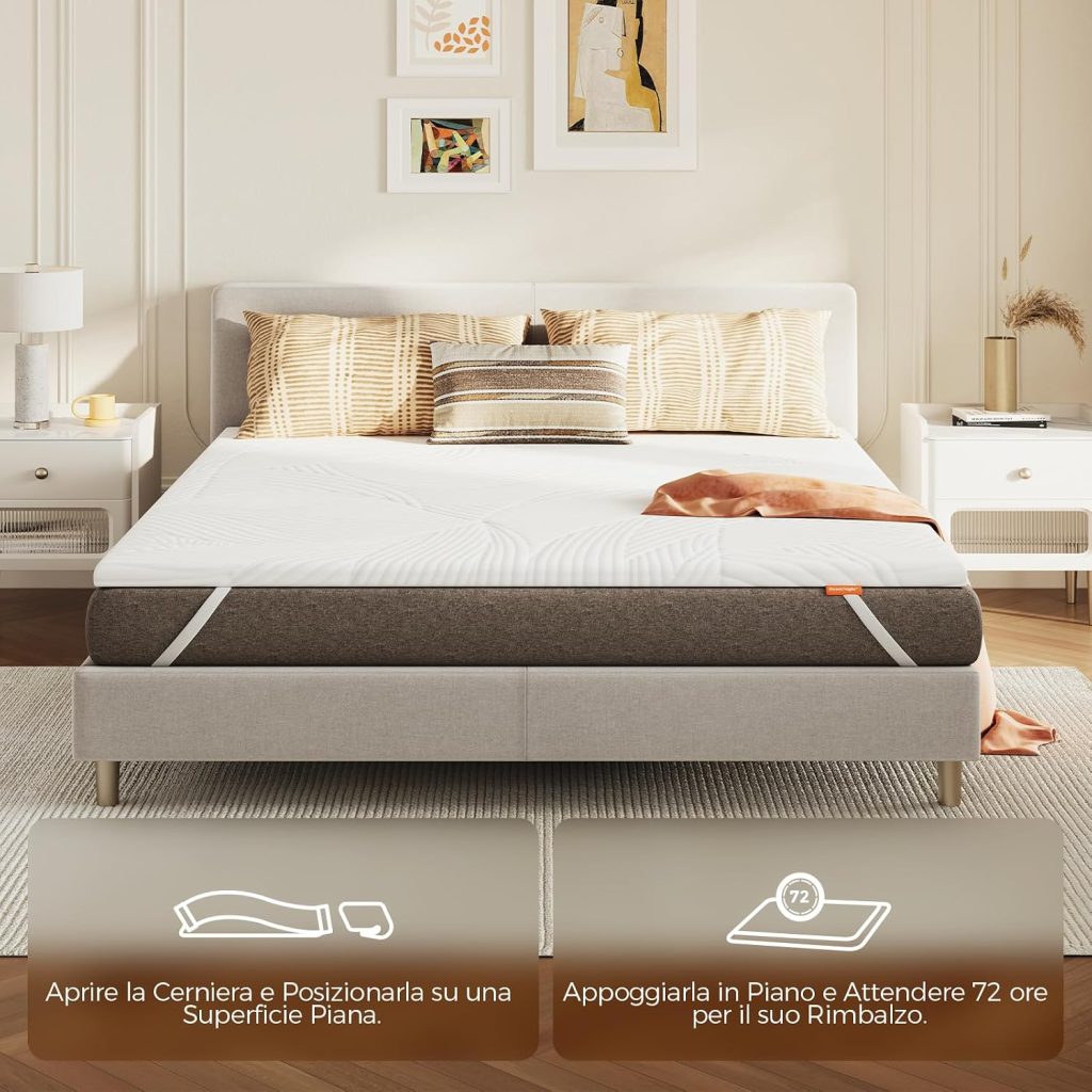 Sweetnight topper 5 cm su un letto matrimoniale con cuscini a righe